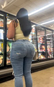 Thick booty slim waist Latina! So sexy