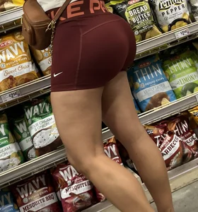 Latina with hot bubble ass in spandex shorts. OC