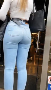 BEAUTIFUL BLONDE WITH JEANS (NOT OC)