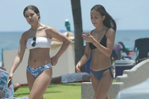Florida beach and bikini girls