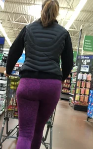 Milf shopping with a nice ass in purple leggings