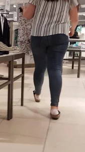 Thick girl shopping in tight jeans with a decent ass