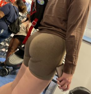 2 baddies with the bubble ass spandex’s