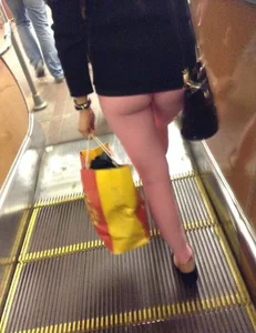 Subway Candid of a Chubby Milf in Pink Yoga Pants