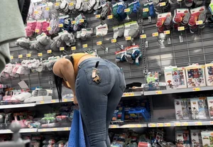 Phat Ass Puerto Rican Milf Can’t stop bending over in front of me / AE Jeans / Walmart