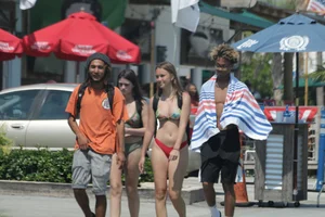 Candid Florida beach and bikini girls