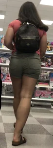 Thicc art lover Milf in shorts