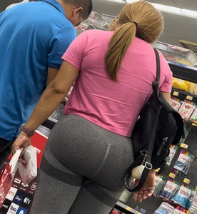 Woman in grey leggings BBL