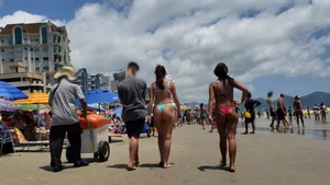 Brazillian beach creepshots, huge gallery of candid girls in swimsuits