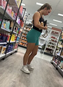Phat ass fit chick shopping with her mom