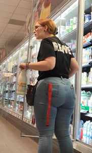 A BRUNETTE PAWG WORKER AT REWE (NON-OC)
