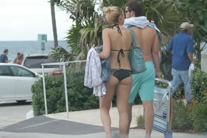 Deerfield Beach girls in bikinis