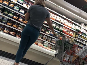 Milf in Yoga Pants and Slippers Grocery Store Creepshot