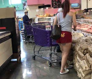 Latina with big booty in red shorts doesn't care about Rona