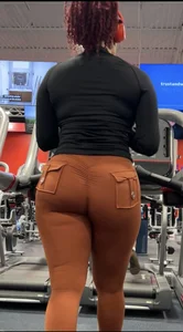 iNSANE LIGHT SKIN RED HEAD EBONY WIT craZ PHAT ASS(tread mill)