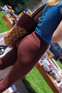 Tight booty with major vpl in leggings