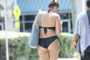 Candid Florida beach and bikini girls