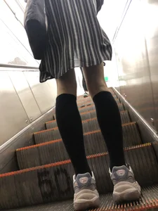 Very cute subway candid teen wearing knee socks