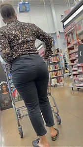 Sexy Juicy Big Bubble Butt Lightskinned Ebony Milf Dressed Classy😮‍💨