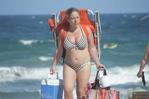 Even more hot and sexy bikini babes in Florida