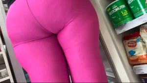 Juicy ass pink tight leggings