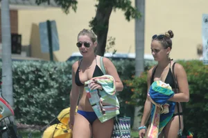 Candid Florida beach and bikini girls