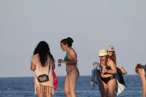 Deerfield Beach girls in bikinis