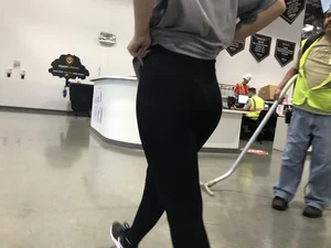 Sexy Amazon employee in leggings with a nice ass