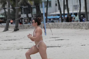 Candid Florida beach and bikini girls