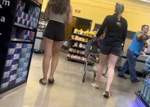 College girl shows off gap to me