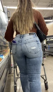 PERFECT Jeans ass on Milf (Mega Thread)