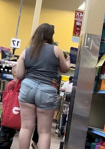 Mom is a pawg