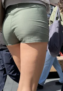 Fit toned blonde in tiny green shorts (OC)