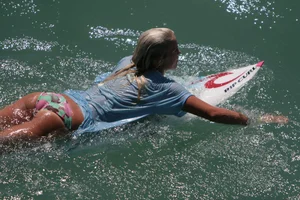 Candid surfing girls