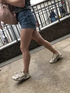 Girl with Hot Muscular Legs in Jeans Shorts Subway Creepshots