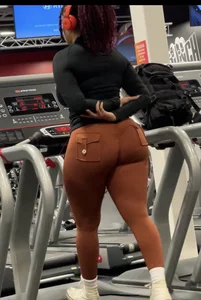 iNSANE LIGHT SKIN RED HEAD EBONY WIT craZ PHAT ASS(tread mill)