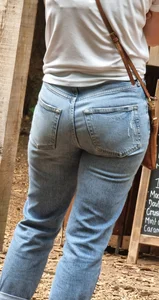 Nice milf ass in jeans