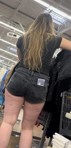Thick White girl in shorts