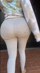CRAZY bbl in grey leggings