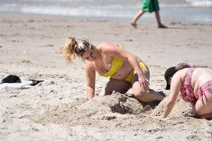 Extra thick beach girls in bikinis with big boobs