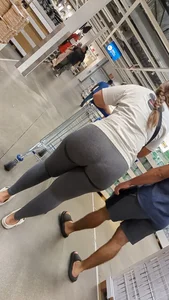 Nice PAWG MILF walking around showing her culo (OC)