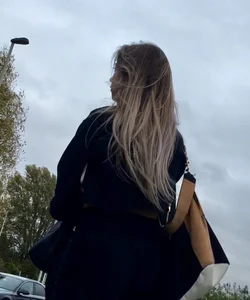 Tight ass in leggings with vtl