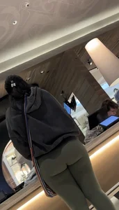 Sexy bubble butt in tight green leggings at the mall