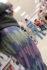 Nice Butt and shapely legs in tight leggings