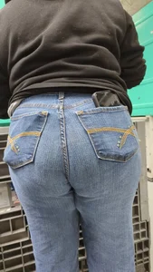 BBW chubby nerdy latina milf ass in denim jeans