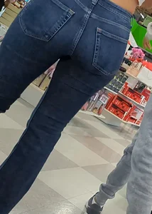 A few nice culos in jeans (OC)