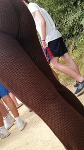 College girl in leggings + Bikinishot of the girl yesterday (OC)