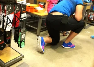 Fat ass shoe store employee in leggings with vtl