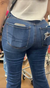 Sexy latina milf with great ass