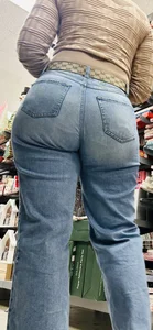 Latina baddie nice phattie in jeans‼️
